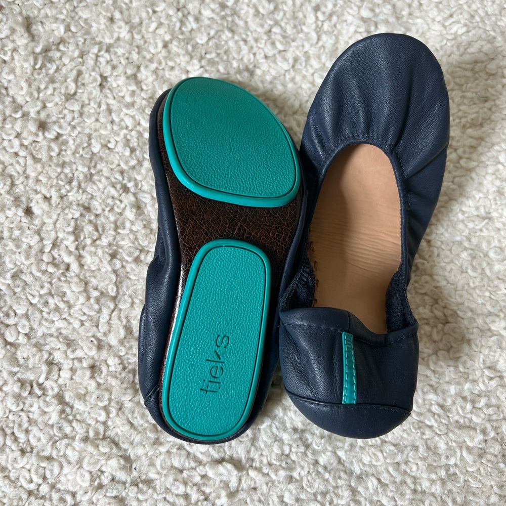 Women’s blue flats, size 7.